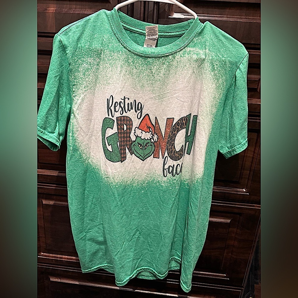 GRINCH T shirt MEDIUM resting grinch face
